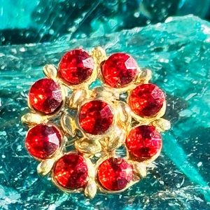Vintage Ruby Red Rhinestone Brooch – Timeless Elegance
